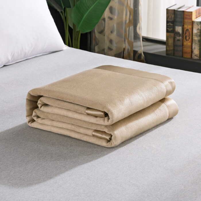 Luxury Silk Blanket - Image 3